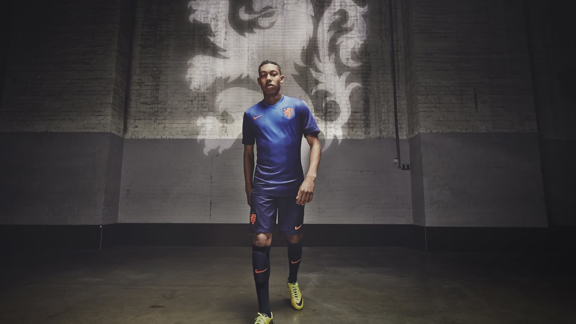 爱游戏体育app下载-曼城困境，哈兰德独木难支，瓜帅赛后拥抱道尽无奈